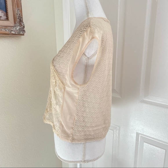 Chloe K Sleeveless Cream Lace Crop Top Sz Med - Picture 2 of 5